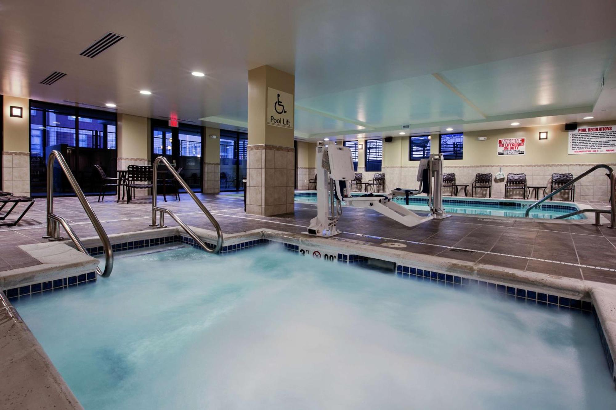 Hilton Garden Inn Lincoln Downtown/Haymarket Экстерьер фото